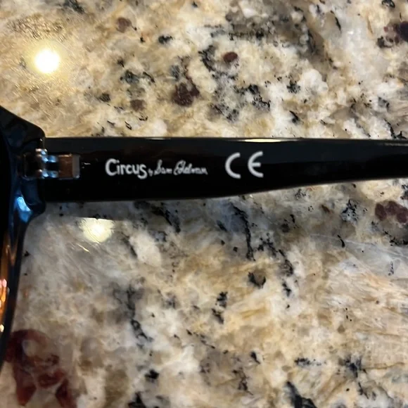 Sam Edelman circus sunglasses.  Tortoise shell with brown lenses. 2.5x2 - Picture 2 of 4